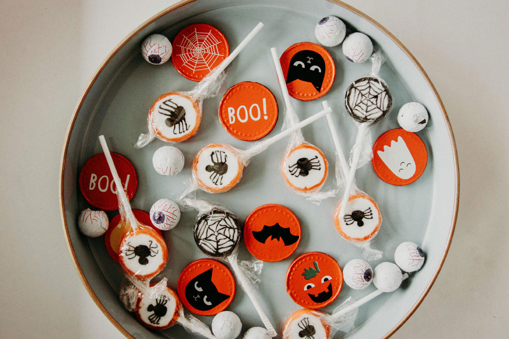 Some sugary Halloween sweets in a bowl